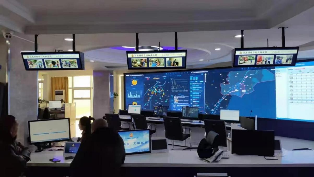 一屏多面，任意分屏！條形智能雙面屏實現百變布局 